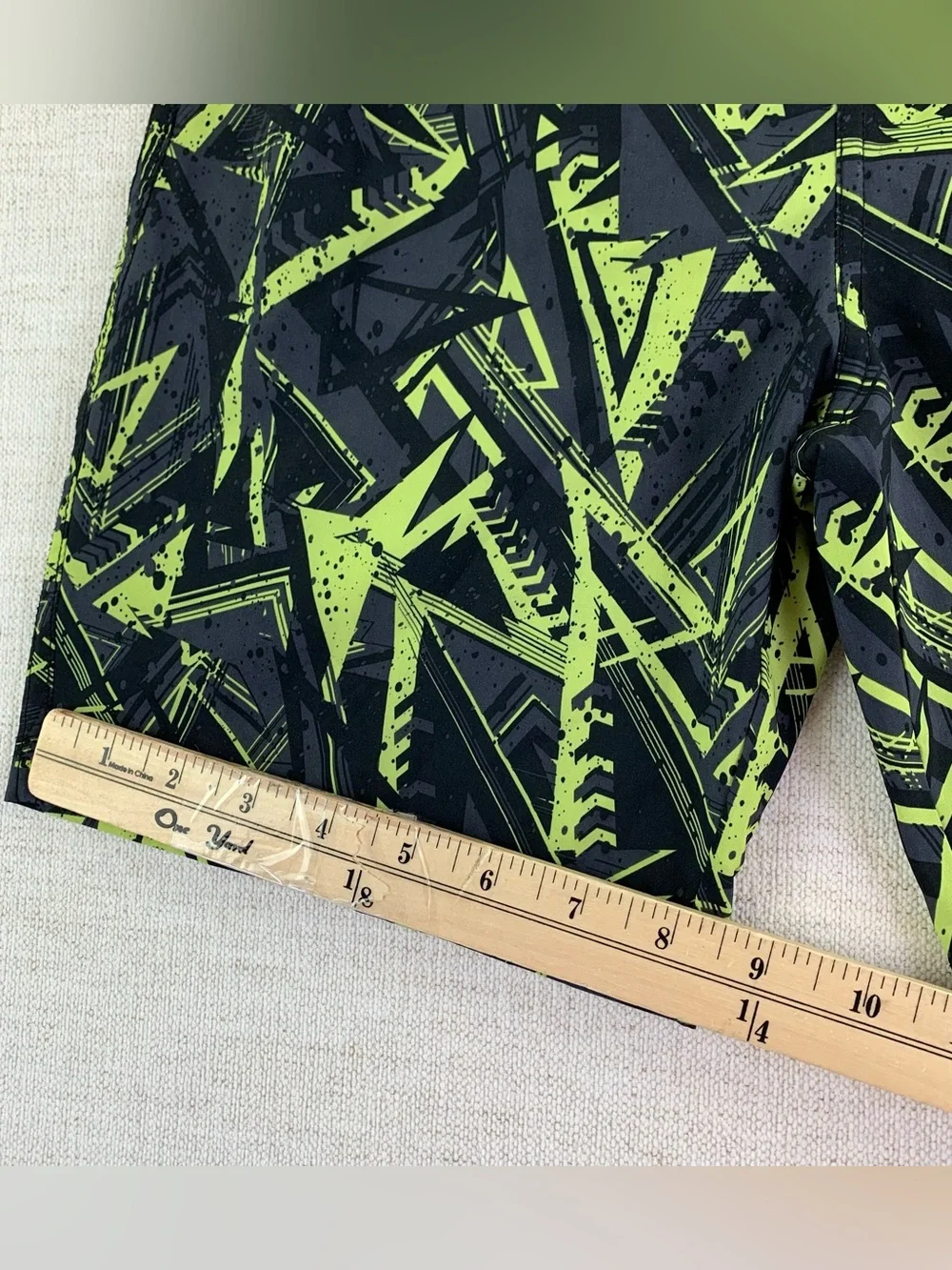 Spyder boy's Black and Neon Green Geometric print Swim Trunks size M(10-12)